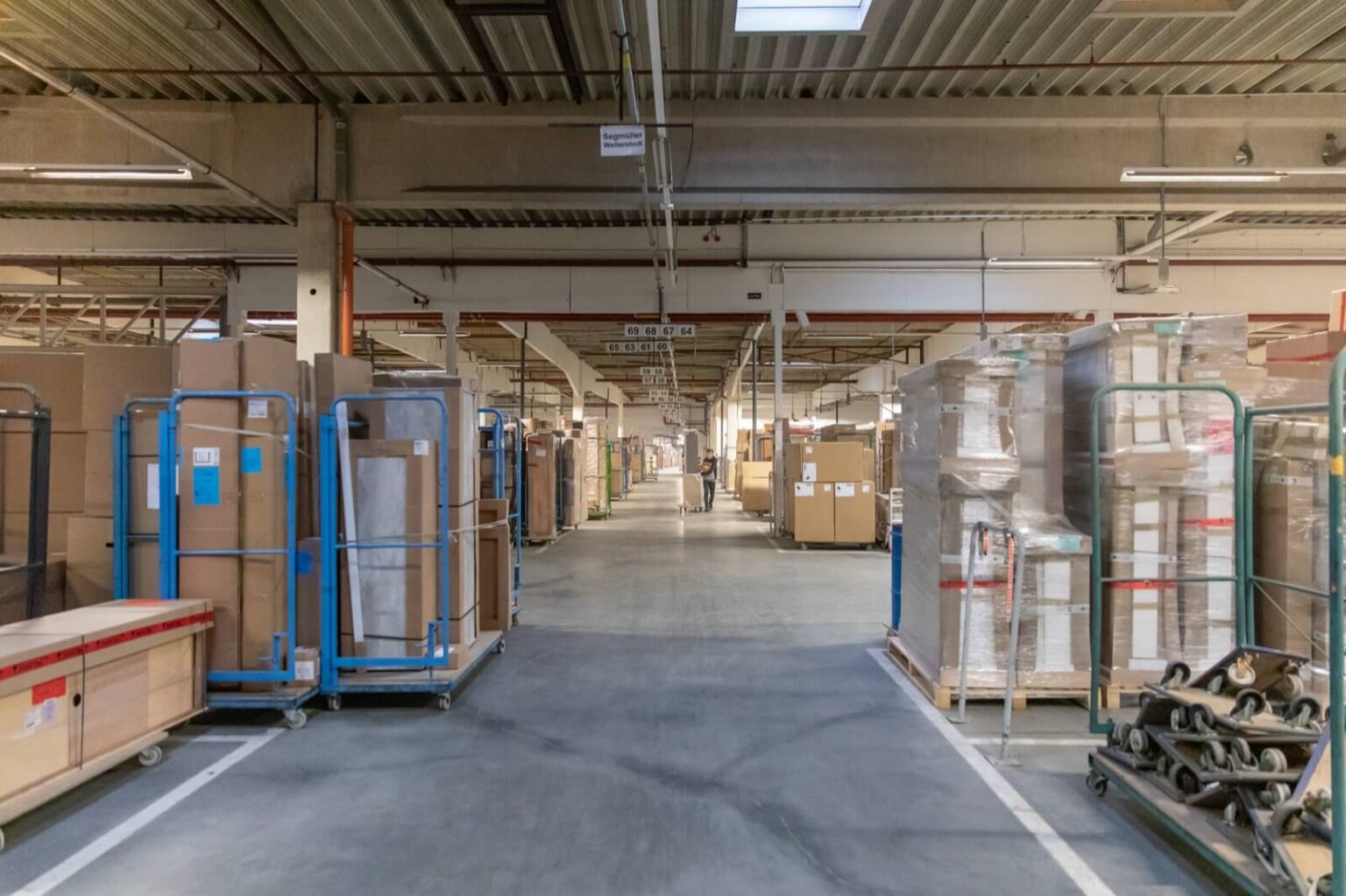 Mahlmann Lagerhalle für Neumöbellogistik