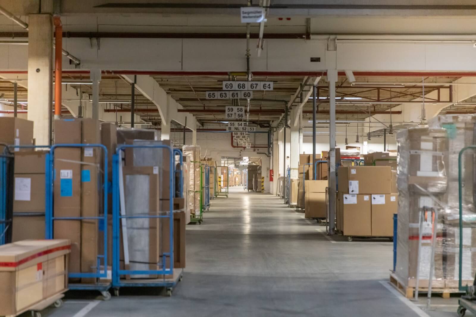 Mahlmann Lager mit sorgfältig verpackter und gekennzeichneter Ware